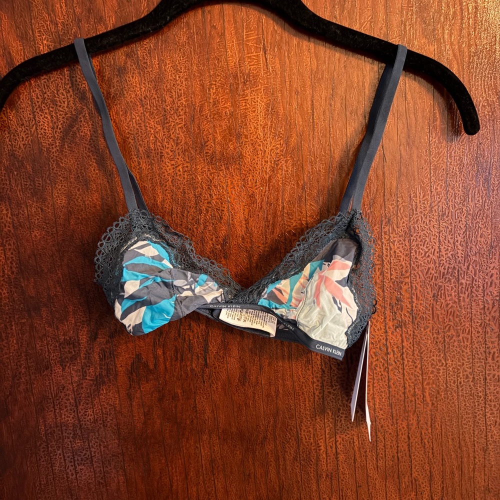 Calvin Klein Women's Floral Lace Bra - Blue and Gray